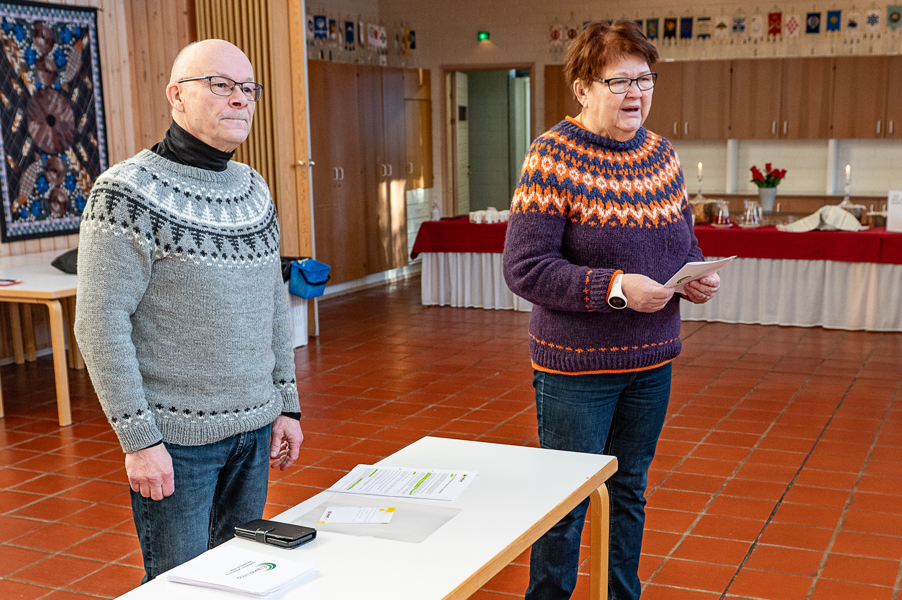 Sotkamon vanhus- ja vammaisneuvoston puheenjohtaja Tuula Rossi-Määttä kertoi neuvoston toiminnasta. Hänen lisäkseen vanhus- ja vammaisneuvostojen toiminnasta kertoi Kalevi Valtanen, joka toimii myös Kainuun soten vammaisneuvostossa sen puheenjohtajana.